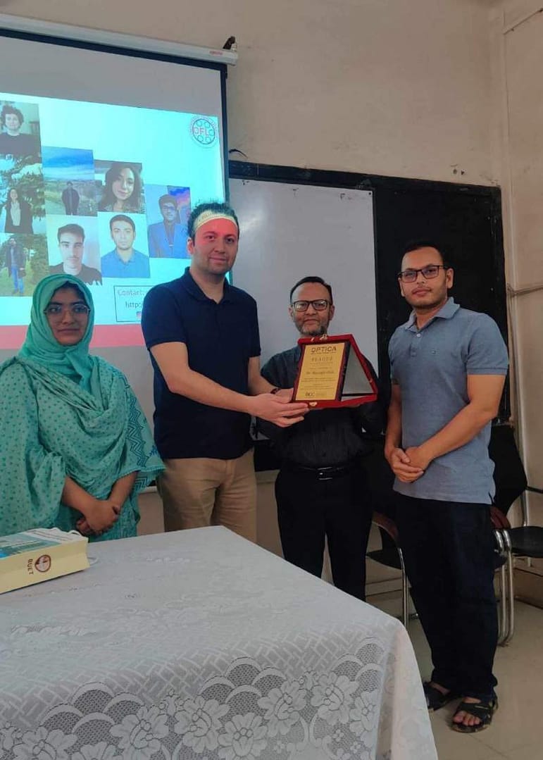 Dr.-Mustafa-Ordus-Enlightening-Visit-to-the-DU-Microsystems-and-Nanoengineering-Lab